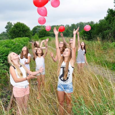 Girls 1563093 1280